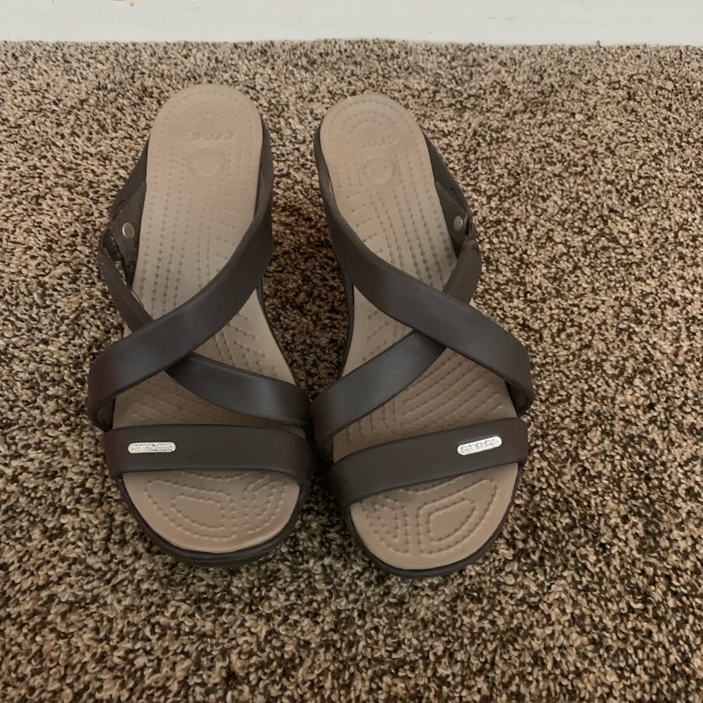 Crocs Cypress Heels Sandal - Brown/Tan (Sz 8)